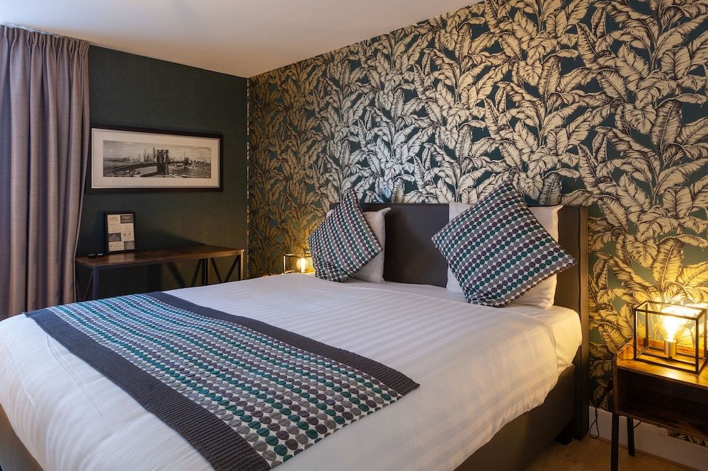 Amsterdam Airport Hotel Uithoorn Junior Suite, 1 King Bed, Non Smoking, Fireplace 9