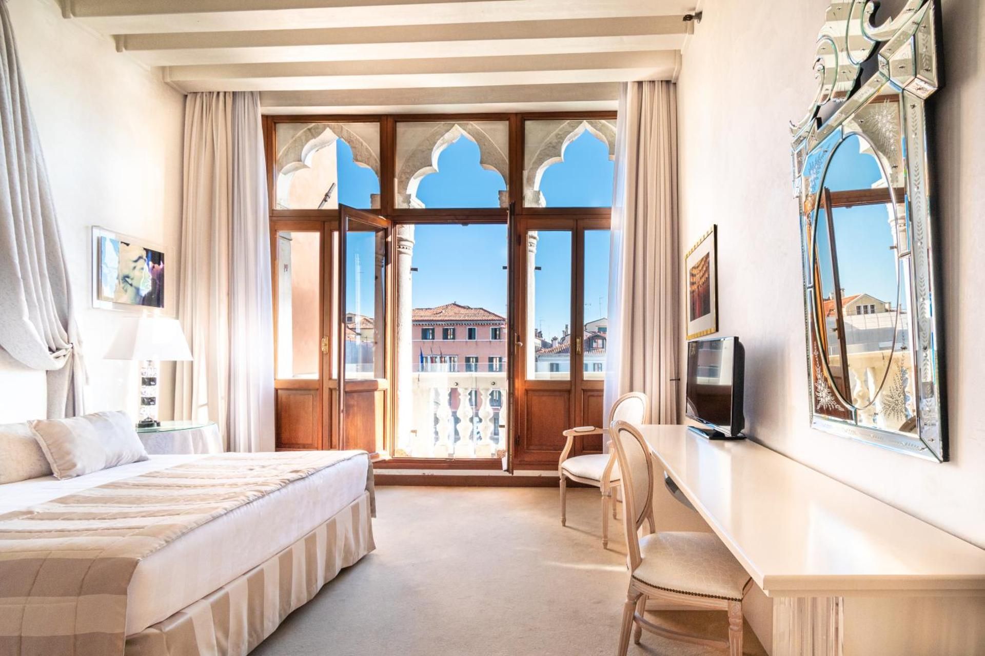 Superior Room - Canal View