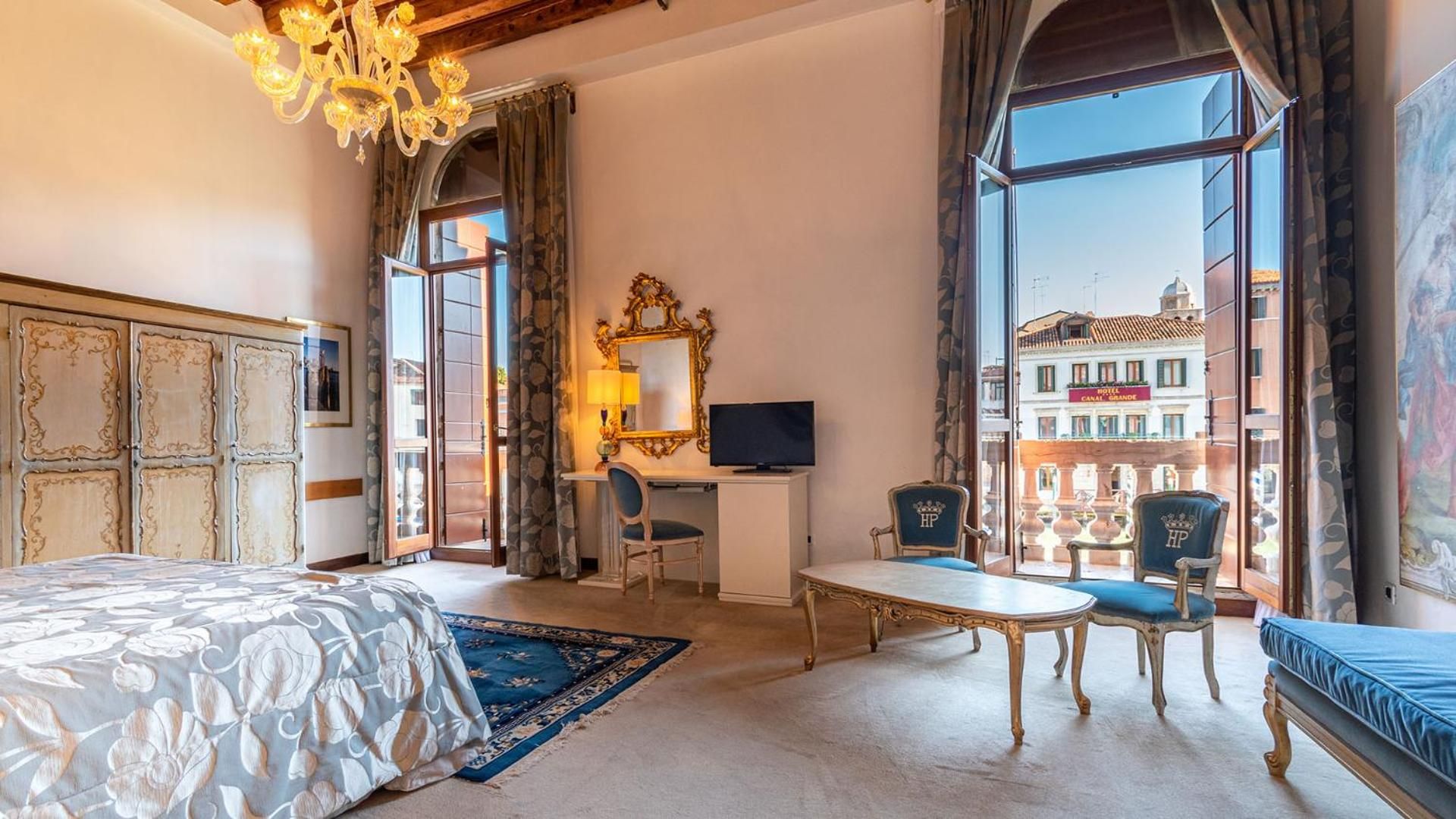 Superior Room - Canal View