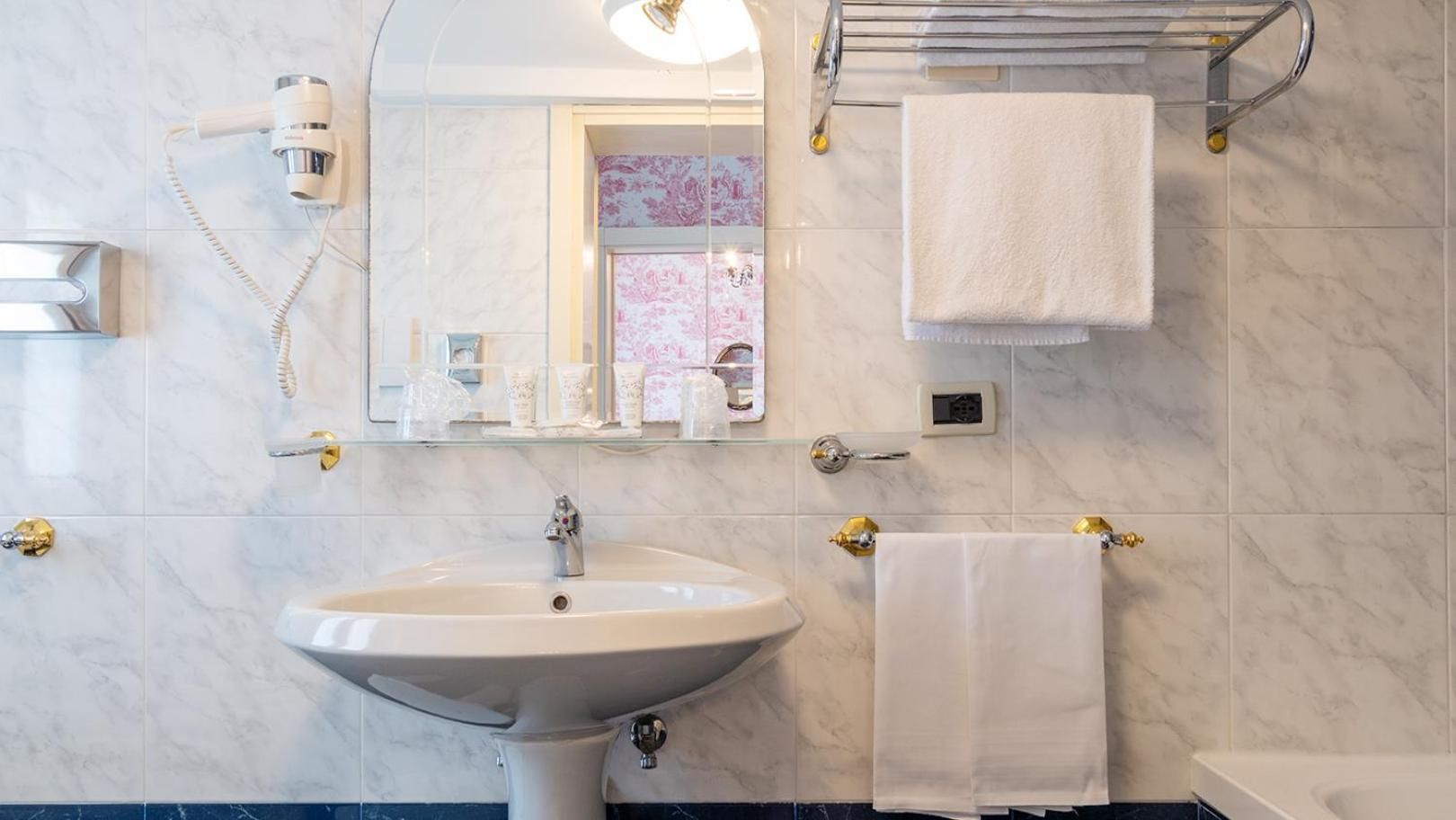 Junior Suite with Canal View