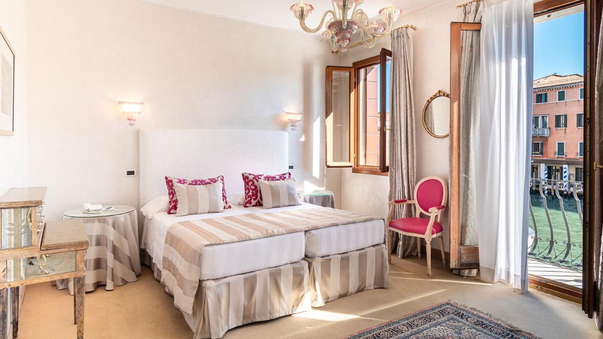 Classic Room - Canal View