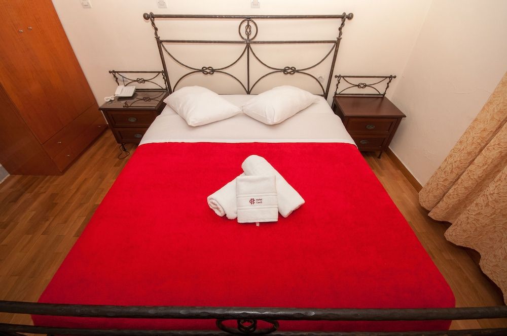 Cecil Hotel Economy Double Room 12