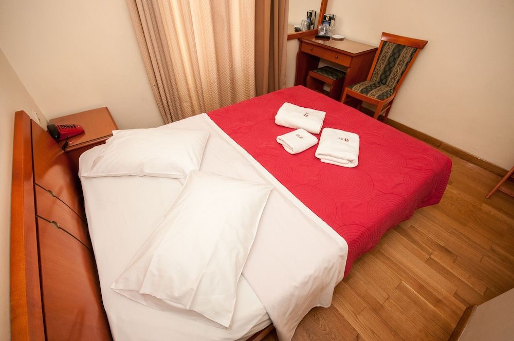 Cecil Hotel Economy Double Room 6