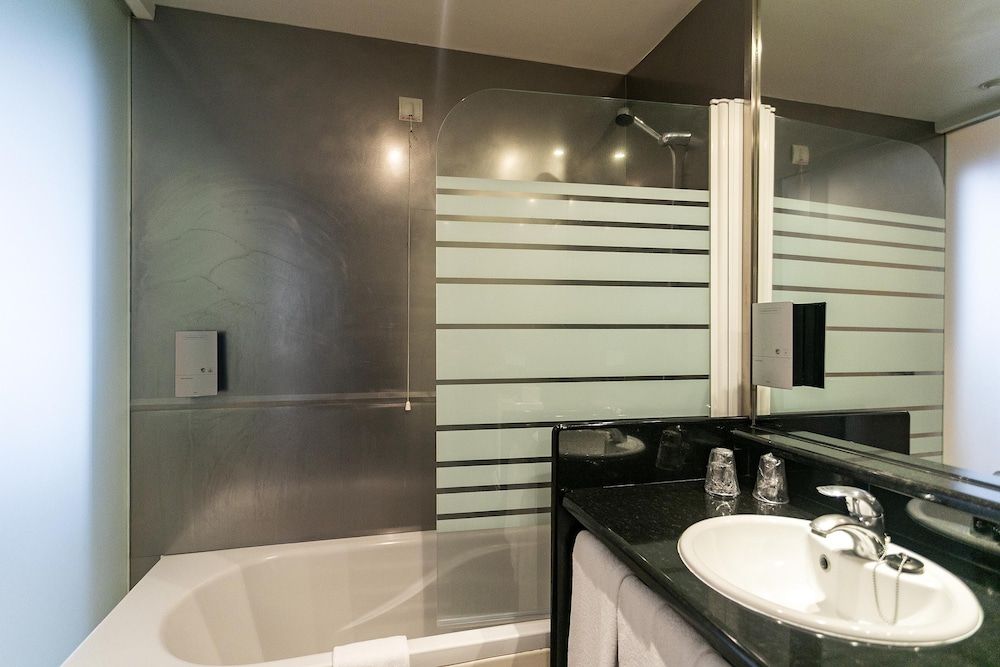 Hotel Ponta Delgada Comfort Double or Twin Room 9