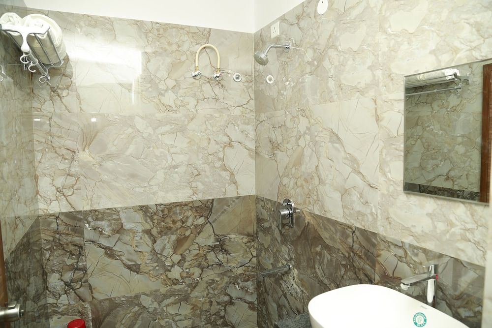 Deluxe Room, 1 King Bed, City View