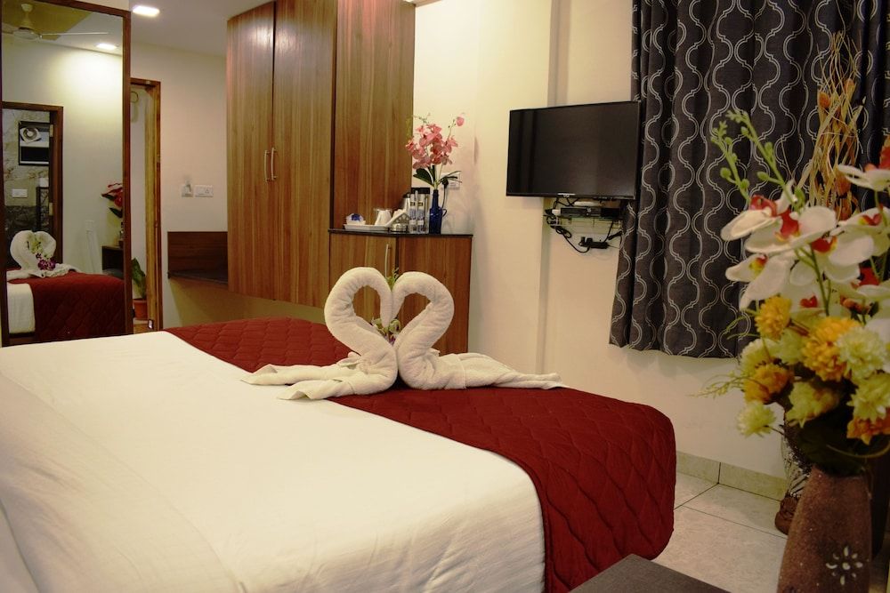 Deluxe Room, 1 King Bed, City View