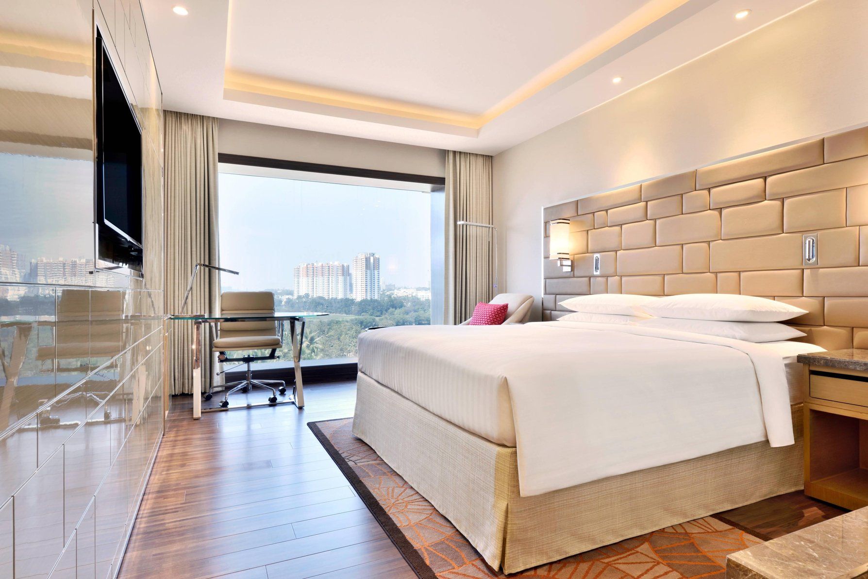 Deluxe, Guest room, 1 King, City view