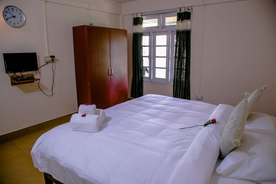 Classic Double Room, 1 Queen Bed, Hill View