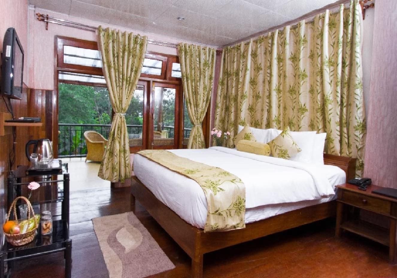 Classic Double Room, 1 Queen Bed, Hill View