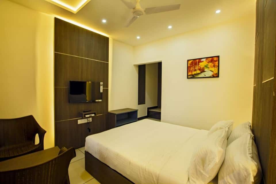 Palette Hill View Resort Deluxe Room 3