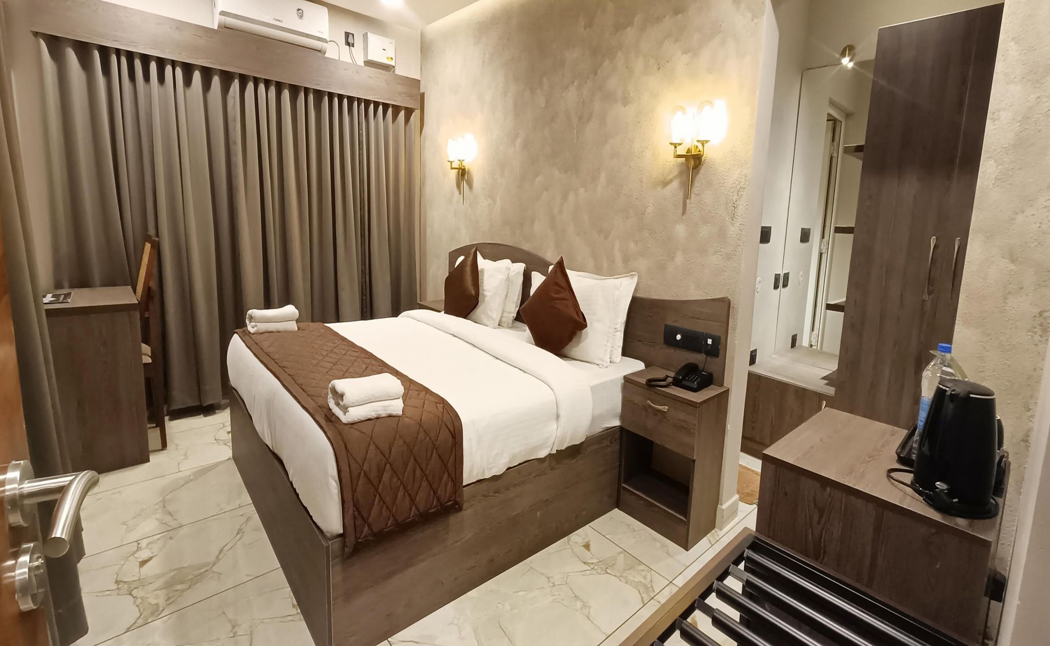 Luxury Cottage, Hill View