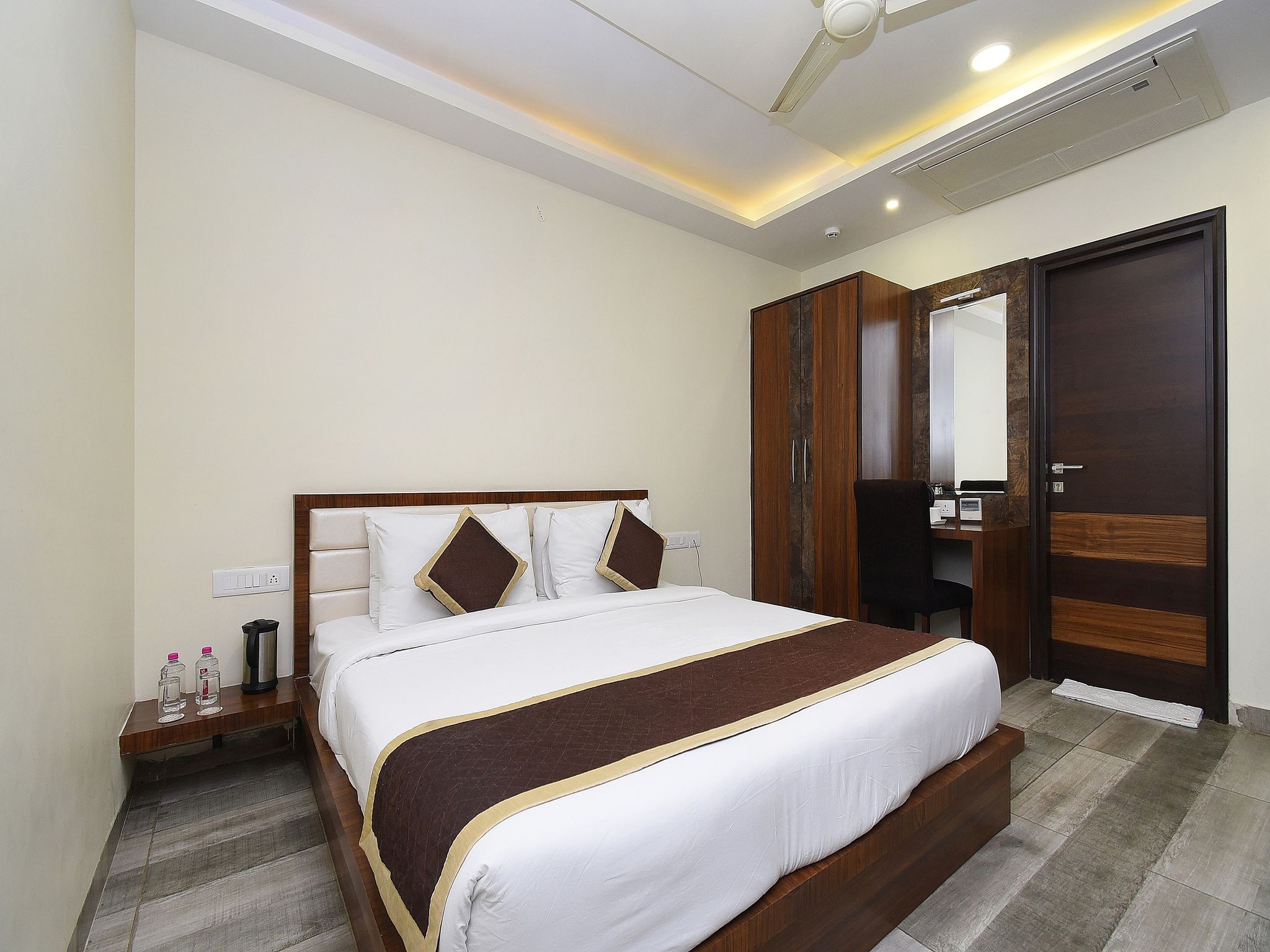 Golden Eagle By Wizowll Group Of Hotels Executive room 5