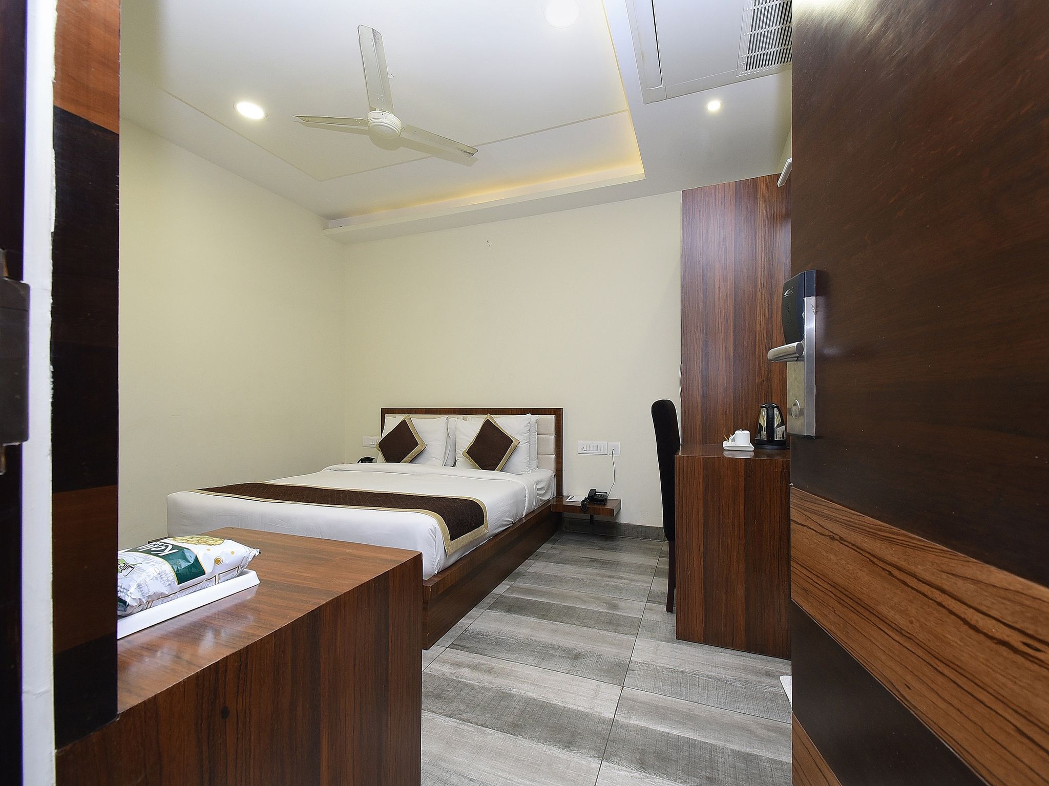 Golden Eagle By Wizowll Group Of Hotels Executive room 7