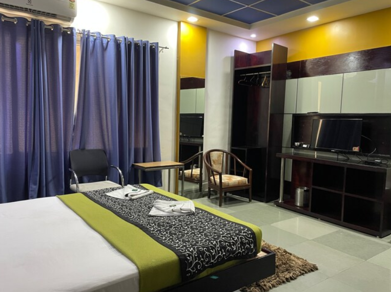 AC DELUXE ROOM