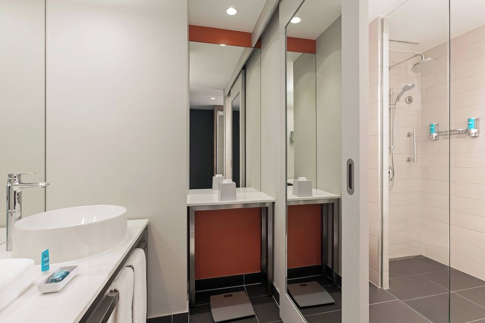 Aloft Palm Jumeirah Aloft Room, Guest room, 2 Twin Beds 3