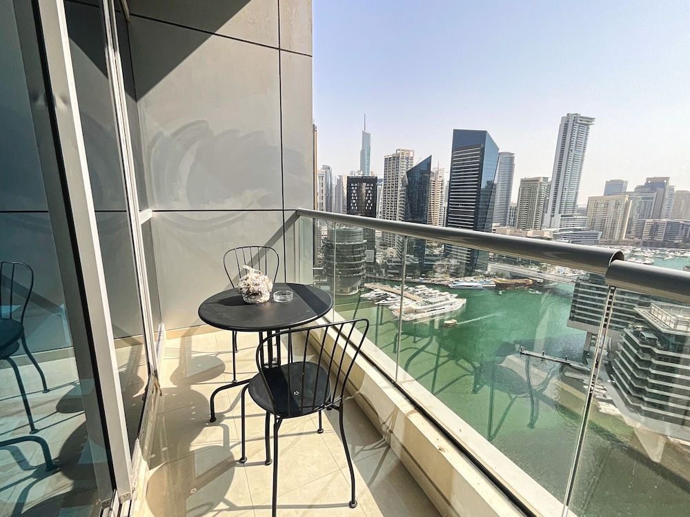 undefined HiGuests - Bay central 7