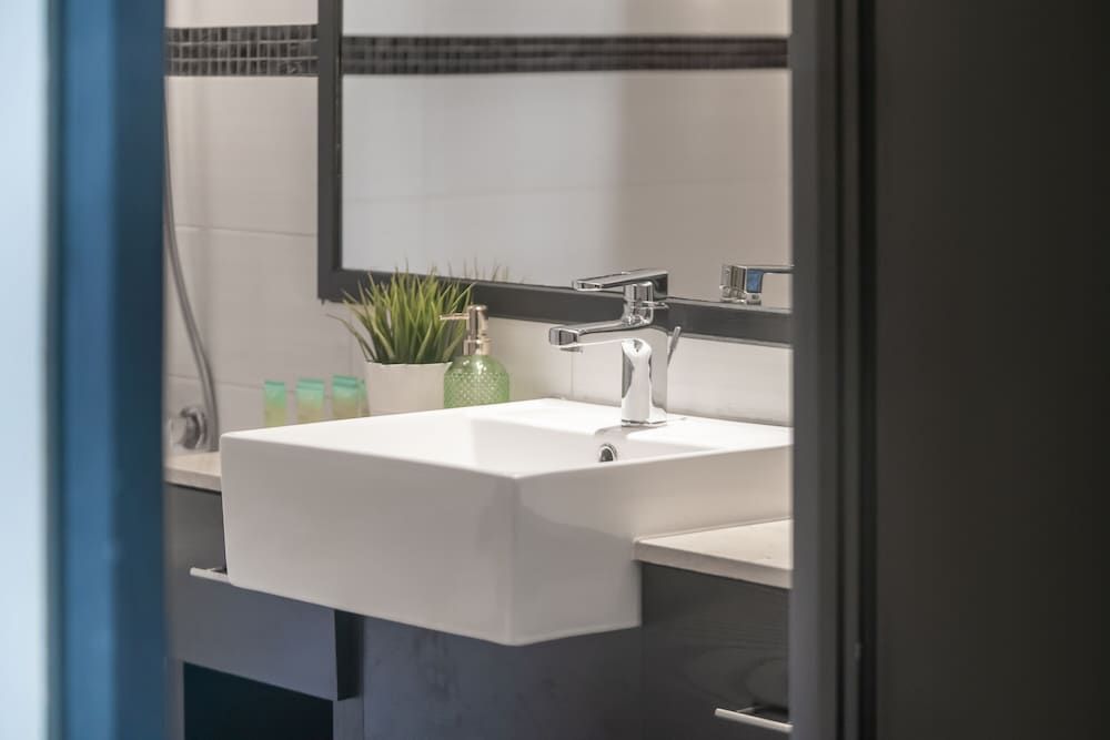 HiGuests - Sky Views   Superior Studio, 1 Queen Bed, City View 7