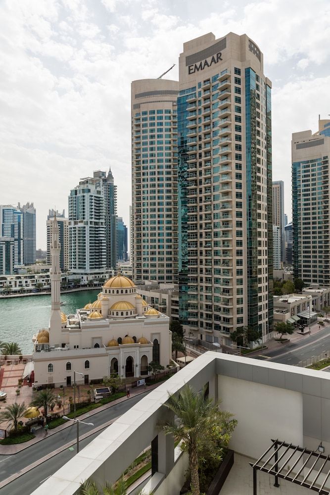 undefined HiGuests - Sky Views   8