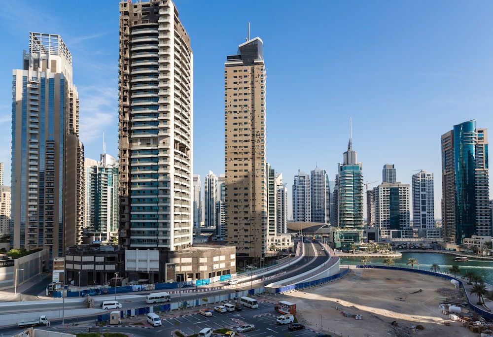 HiGuests - Sky Views   Superior Studio, 1 Queen Bed, City View 4