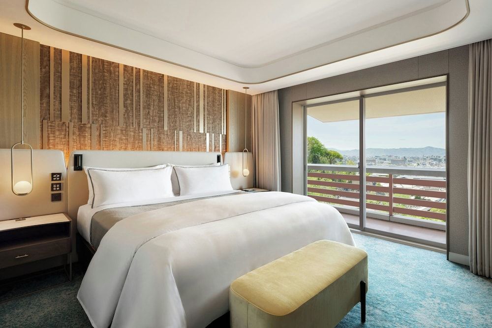 Junior Suite, 1 King Bed (View)