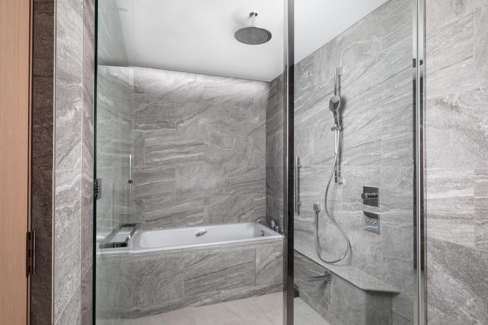 Luxury Japanese Suite with Two Double Beds - Club Lounge Access