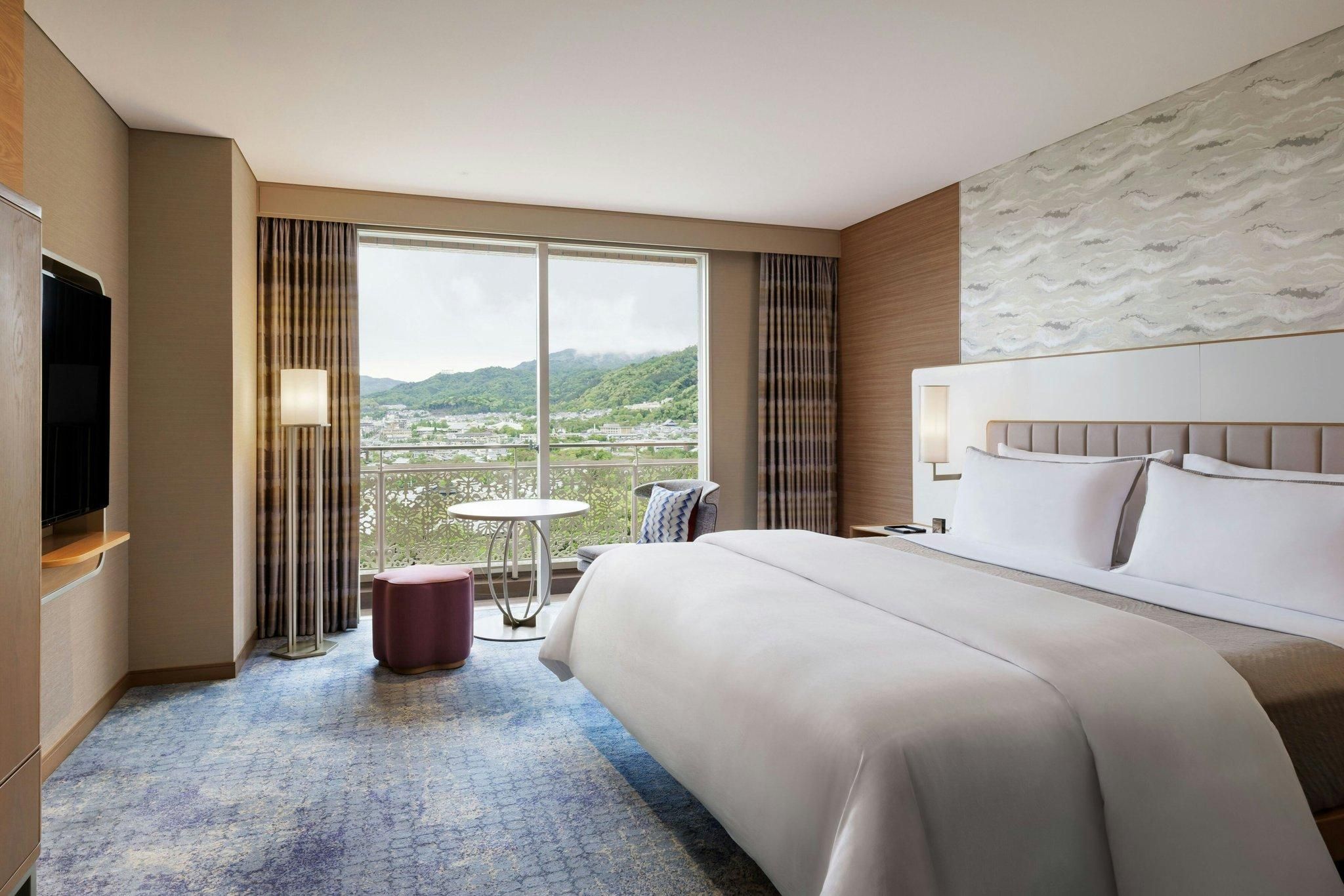 Deluxe, Guest room, 1 King, Heian-Kyo view