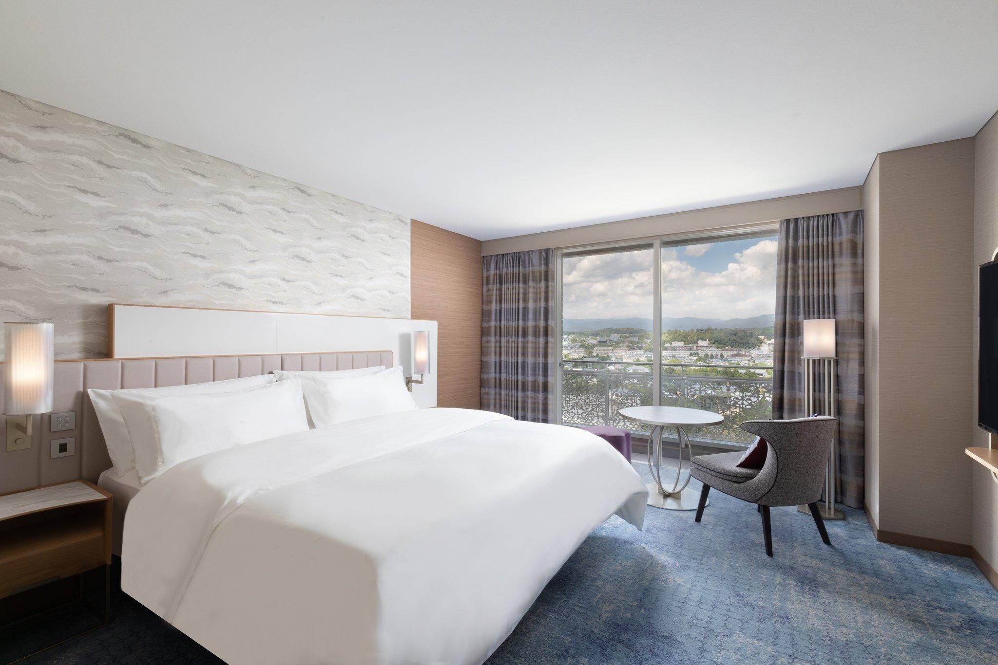 Deluxe, Guest room, 1 King, Heian-Kyo view