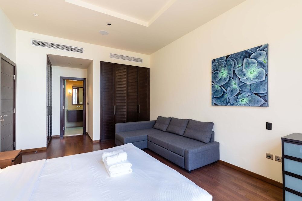 undefined Maison Privee - Tiara Ruby 9