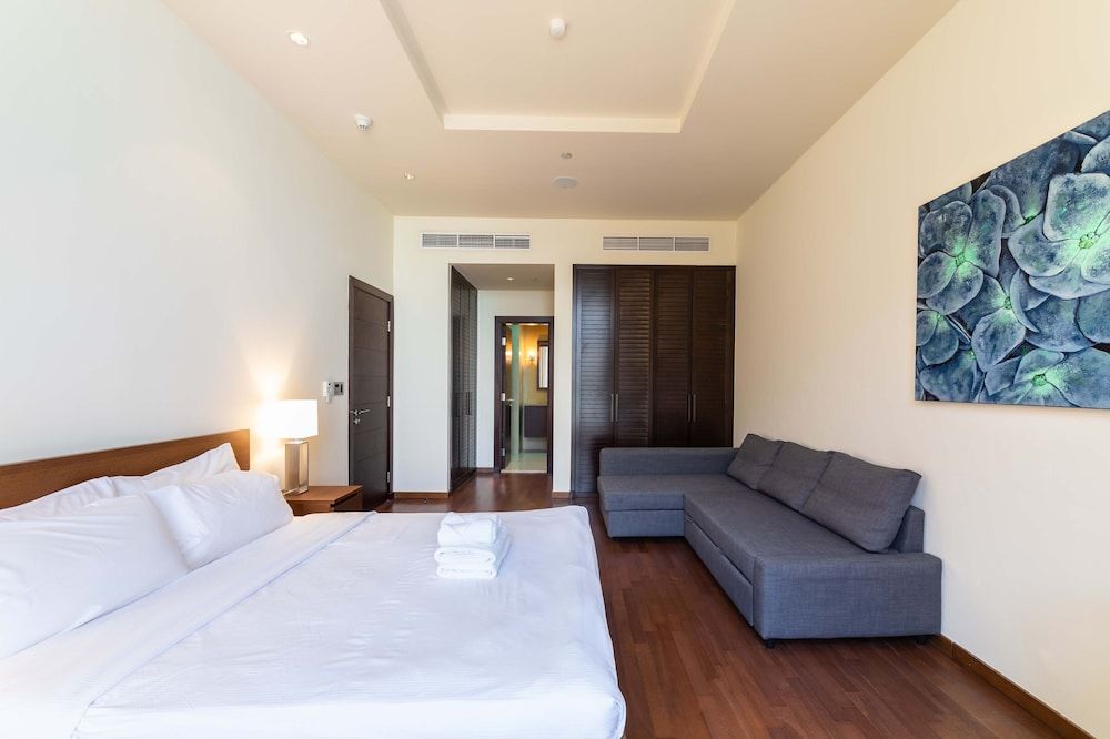 undefined Maison Privee - Tiara Ruby 10