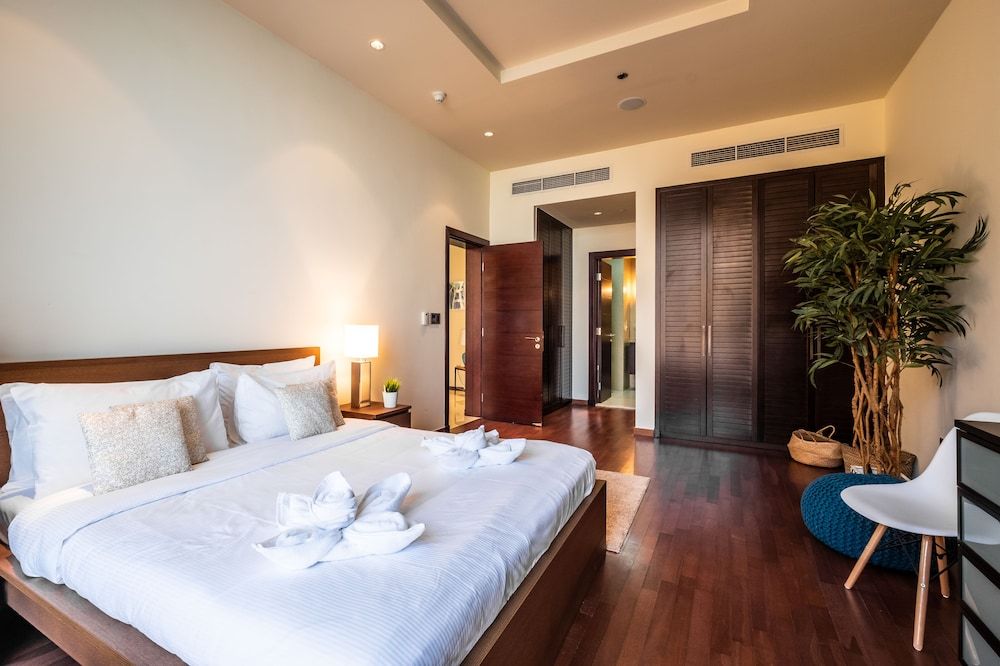 undefined Maison Privee - Tiara Ruby 7