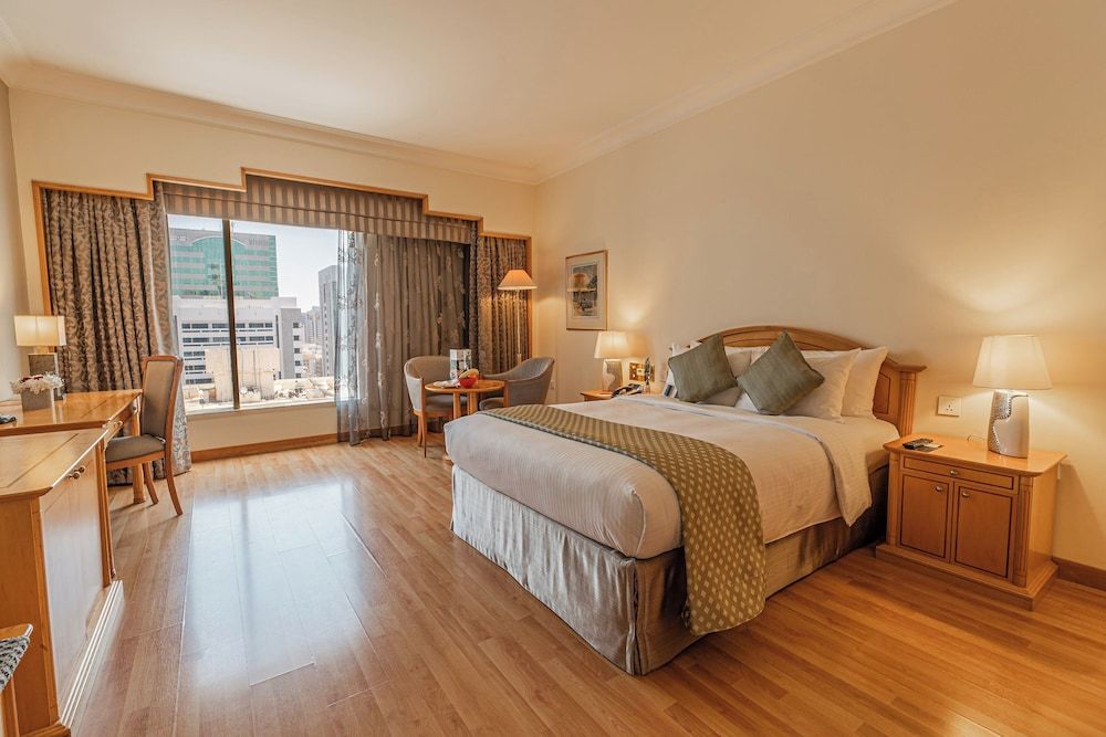 Millennium Downtown Standard Room, 1 King Bed 2