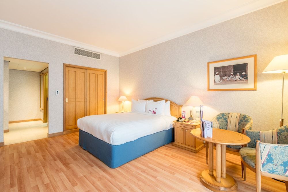 Millennium Downtown Standard Room, 1 King Bed 3