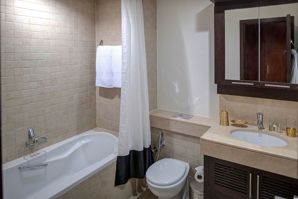 Luxury Staycation - The Residences Tower Design Apartment, 2 Bedrooms, City View, Overwater 7