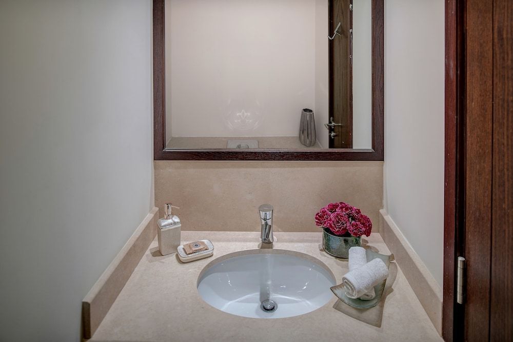 Luxury Staycation - The Residences Tower Design Apartment, 2 Bedrooms, City View, Overwater 6