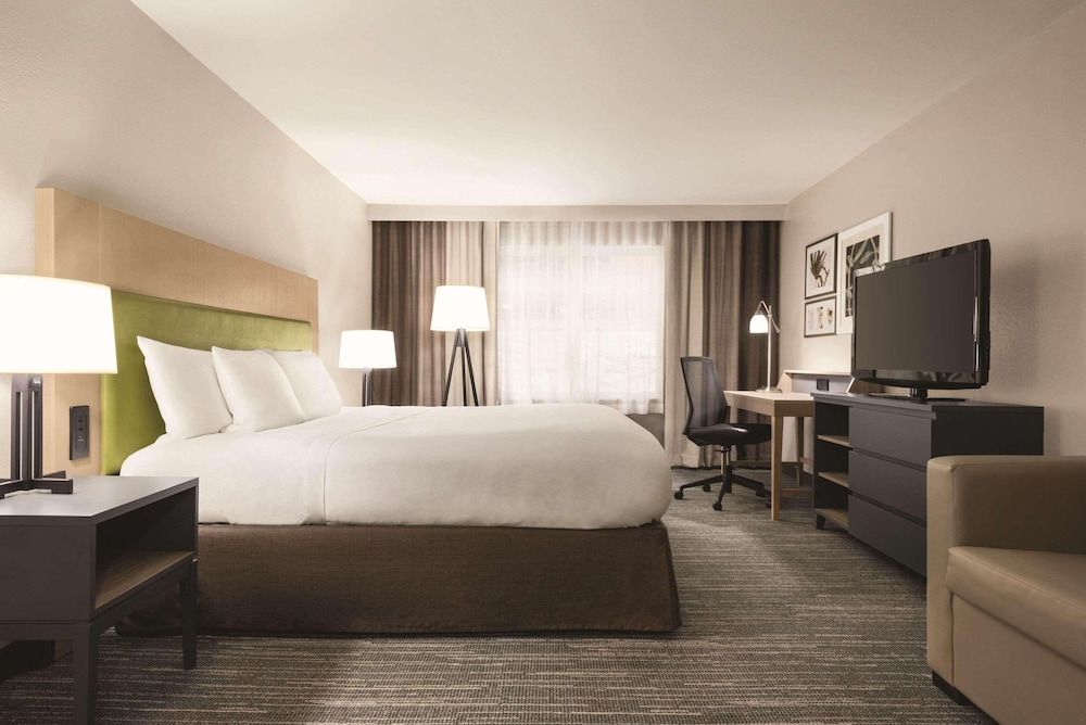 Studio Suite, 1 King Bed, Accessible, Non Smoking (Walk-in Shower)