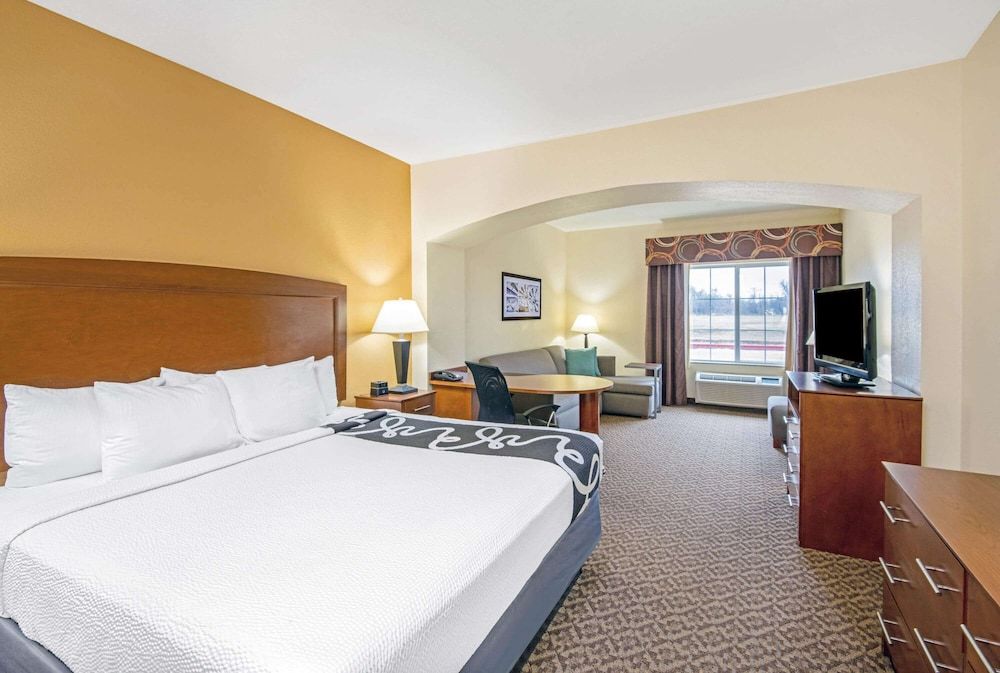 Deluxe Suite, 1 King Bed, Non Smoking
