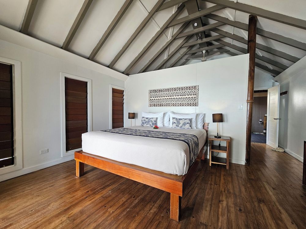 Deluxe Beachfront Villa