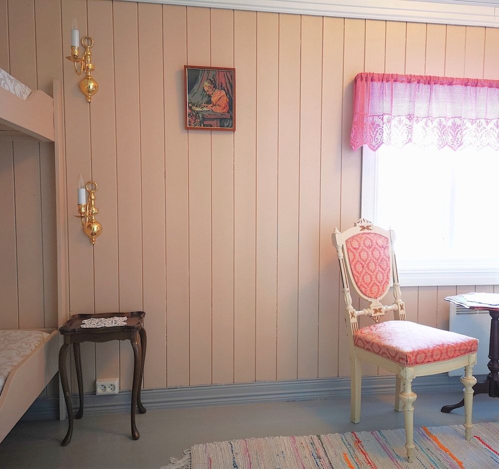 Family Room, Multiple Beds