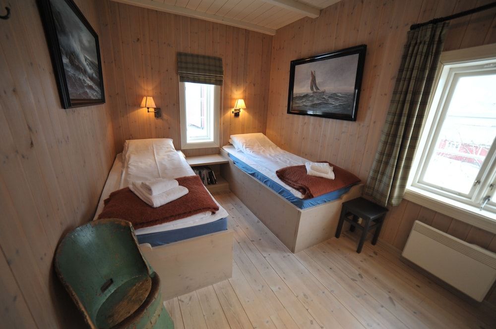 2-bedroom Superior rorbu cabin with sea view