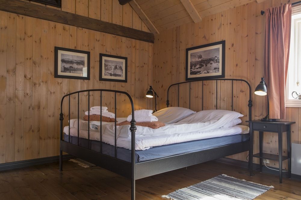 1-bedroom Deluxe rorbu cabin with sea view