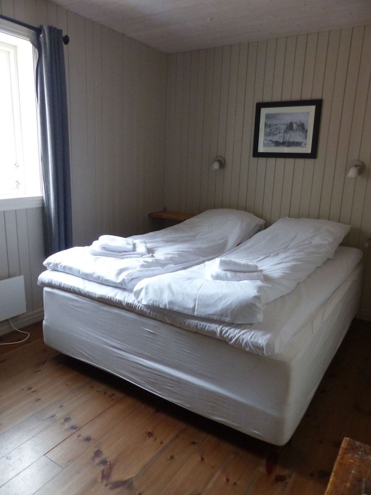 3-bedroom Deluxe rorbu cabin with sea view