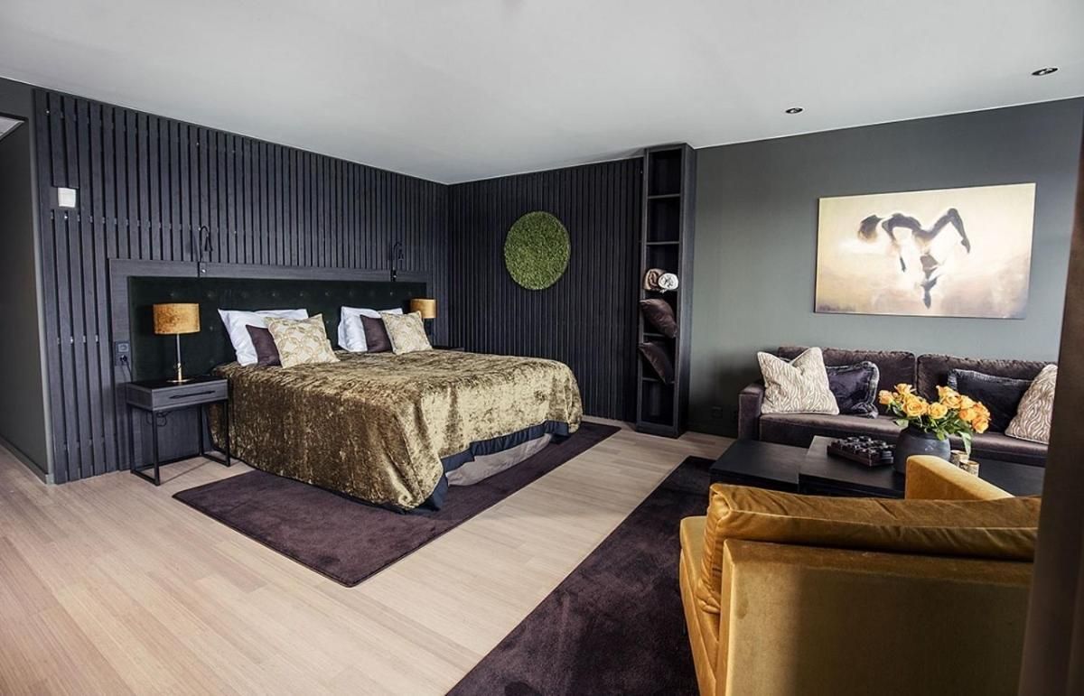 Senior Suite