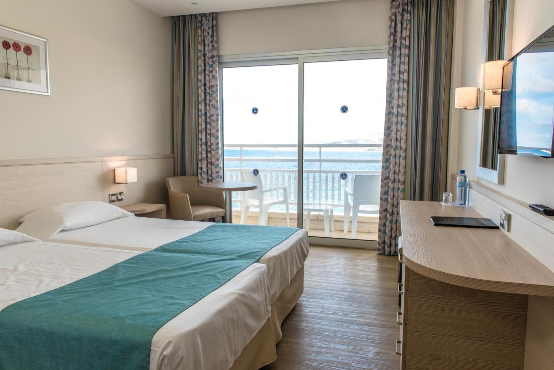 Double or Twin Room with Sea View