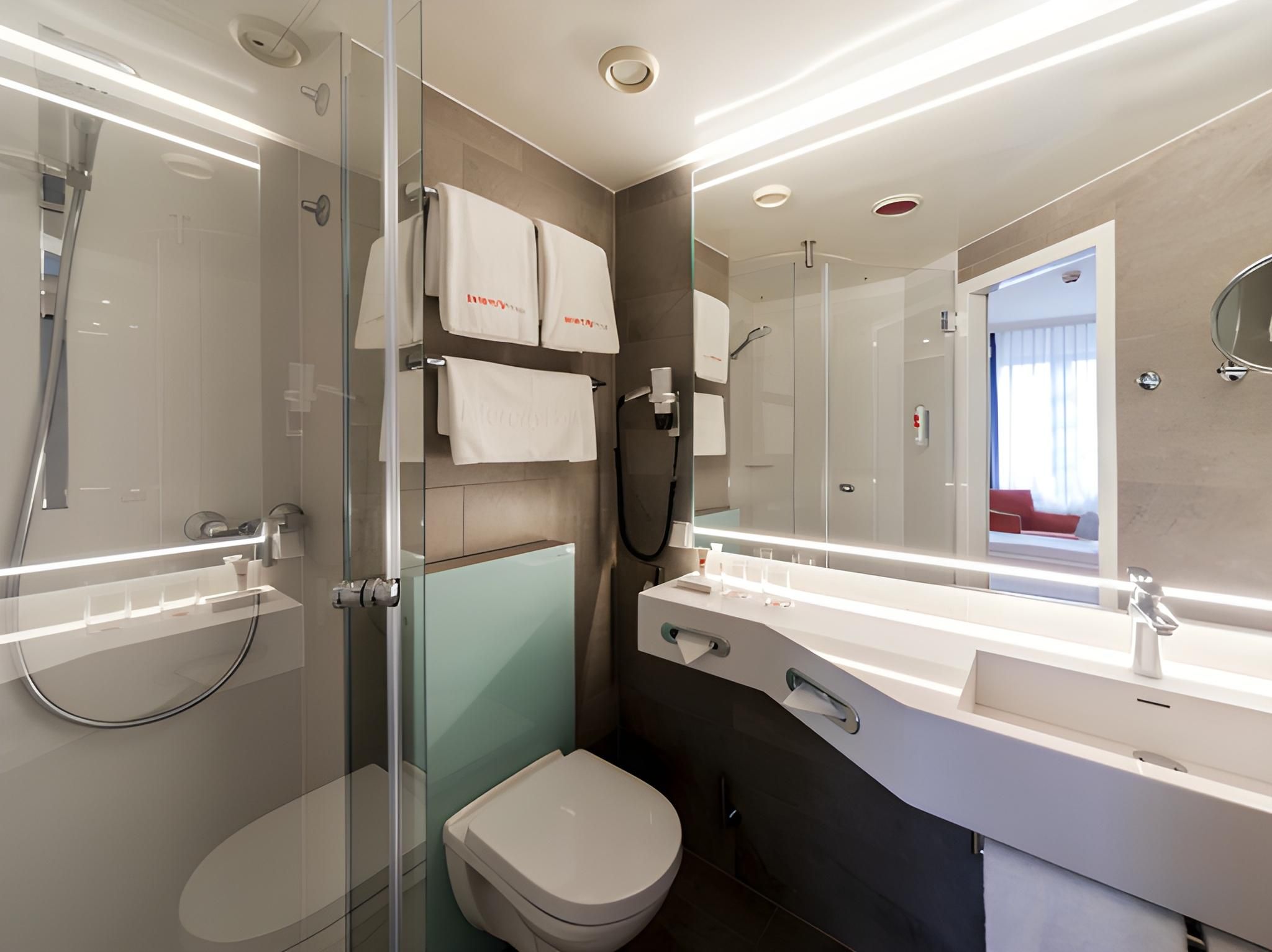 IntercityHotel Magdeburg Standard Double Room 3