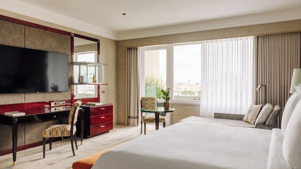Four Seasons Hotel Ritz Lisbon Deluxe Room, 1 King Bed, City View 2