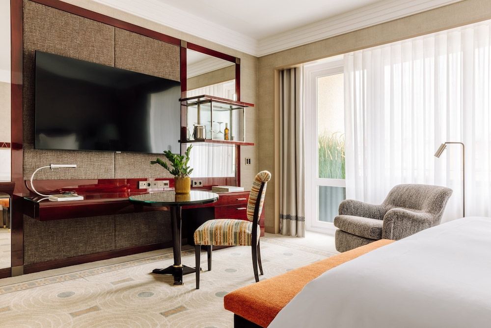 Four Seasons Hotel Ritz Lisbon Deluxe Room, 1 King Bed, City View 8