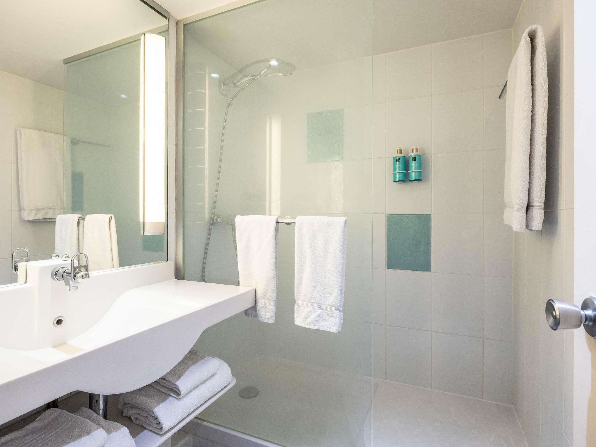 Novotel Brussels Airport Superior Room with Double Bed 3