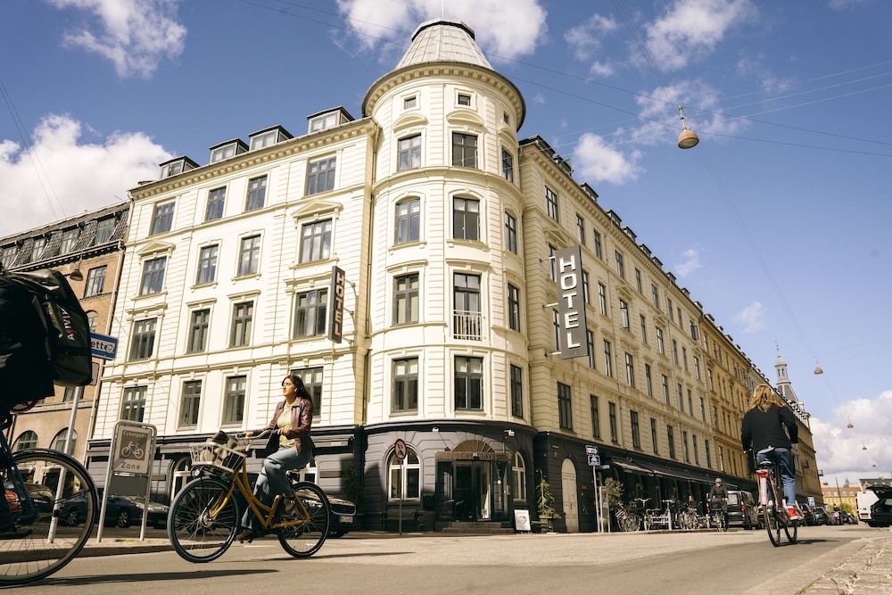 undefined Ibsens Hotel 8