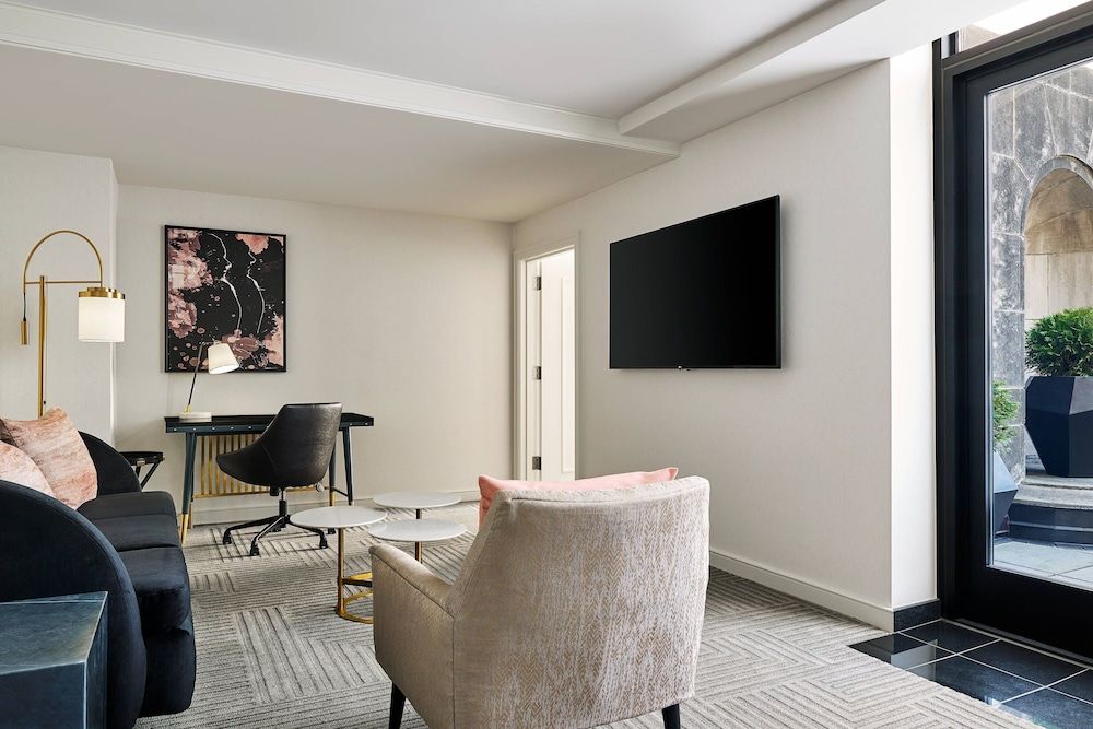 undefined The Gwen, a Luxury Collection Hotel, Michigan Avenue Chicago 2