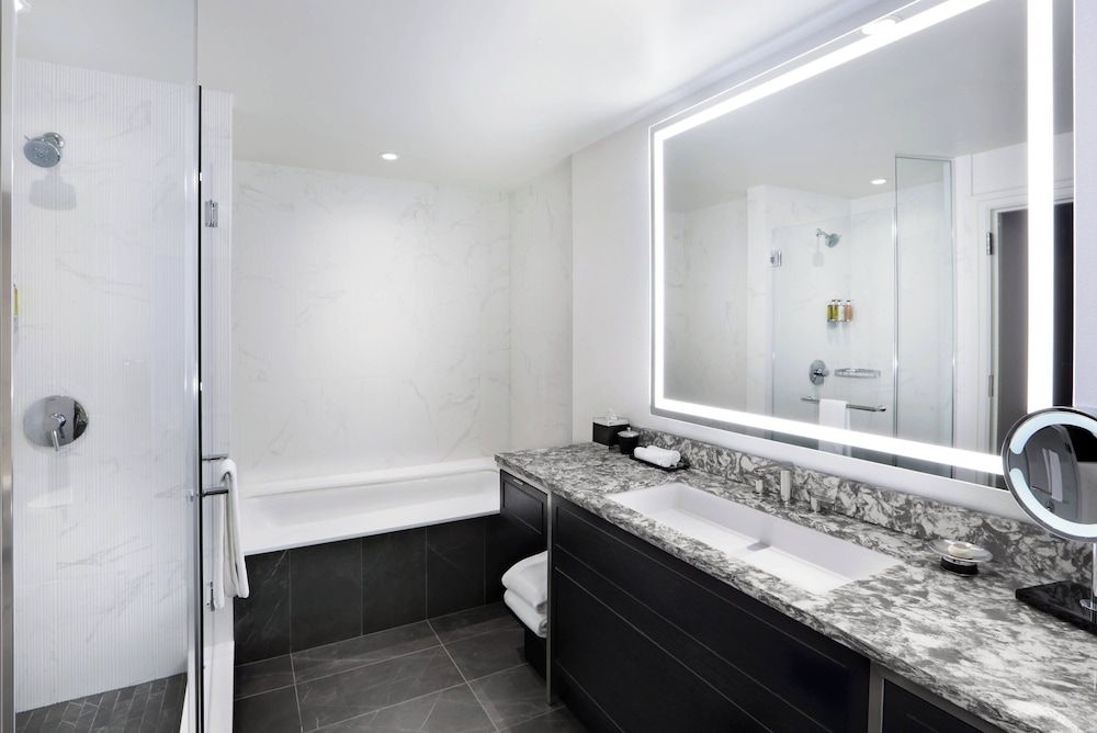 The Gwen, a Luxury Collection Hotel, Michigan Avenue Chicago Superior Room, 1 King Bed, Non Smoking 6